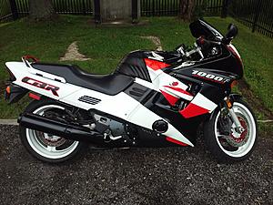 CBR1000F 94' Over 80% Cosmetic makeover...Finished!-cbr1000f-94-pic-7.jpg