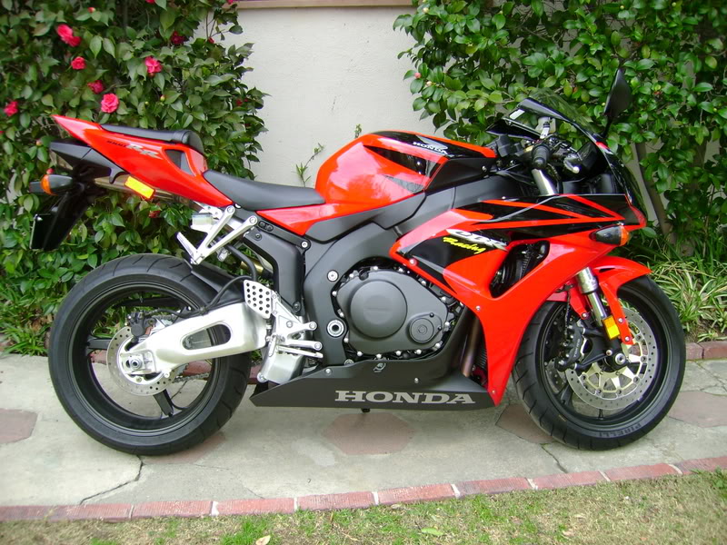 Name:  cbr1000rr002.jpg
Views: 18
Size:  161.2 KB