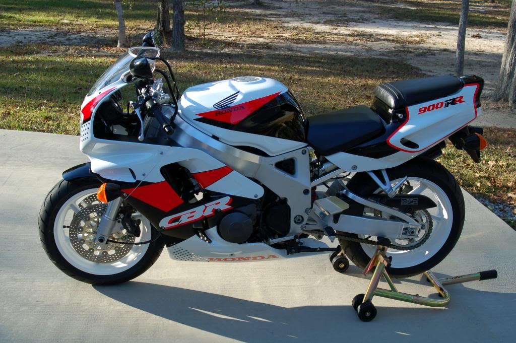 Name:  1994CBR900RR001.jpg
Views: 1448
Size:  135.4 KB